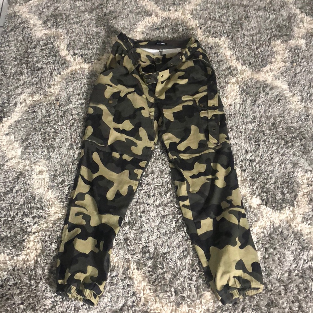 Army green cargo pants